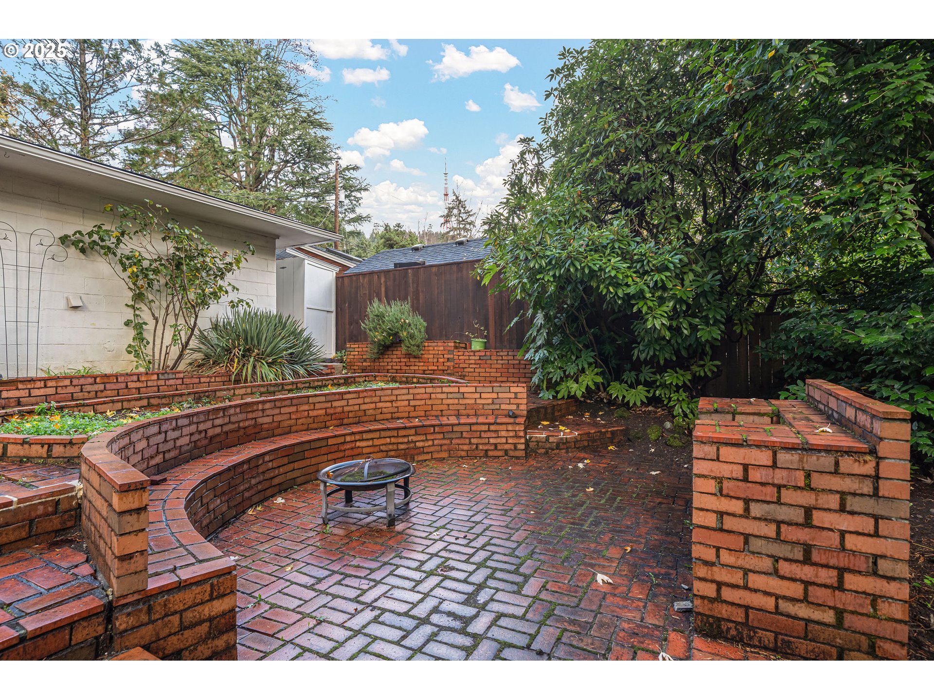 2818 Southwest Mitchell Court Portland, OR 97239 - Photo 33 of 37 Gallery Image 33