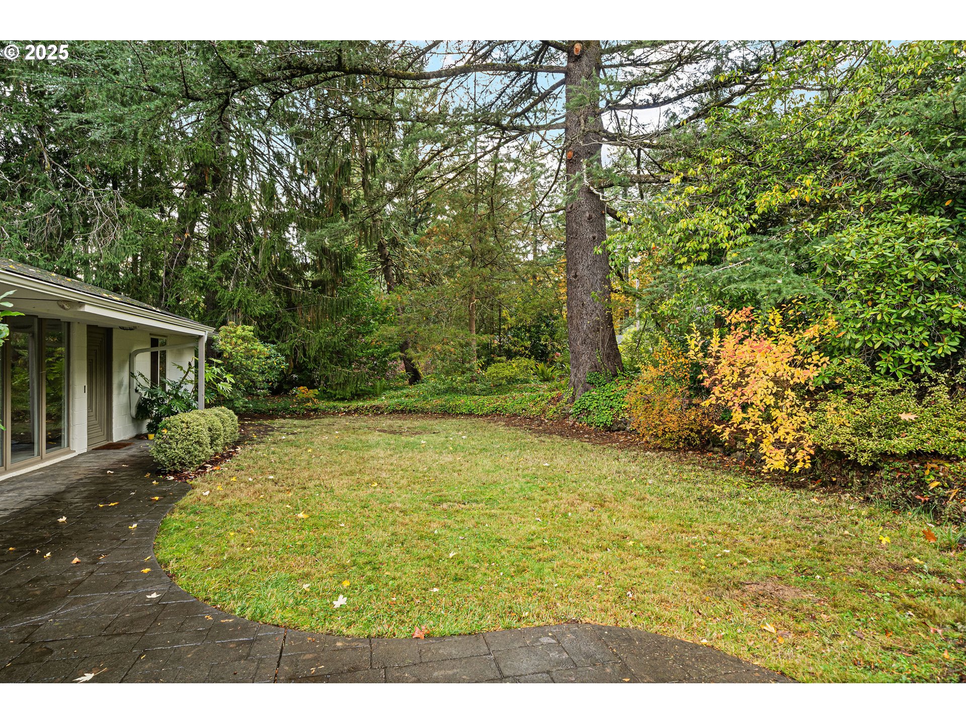 2818 Southwest Mitchell Court Portland, OR 97239 - Photo 36 of 37 Gallery Image 36