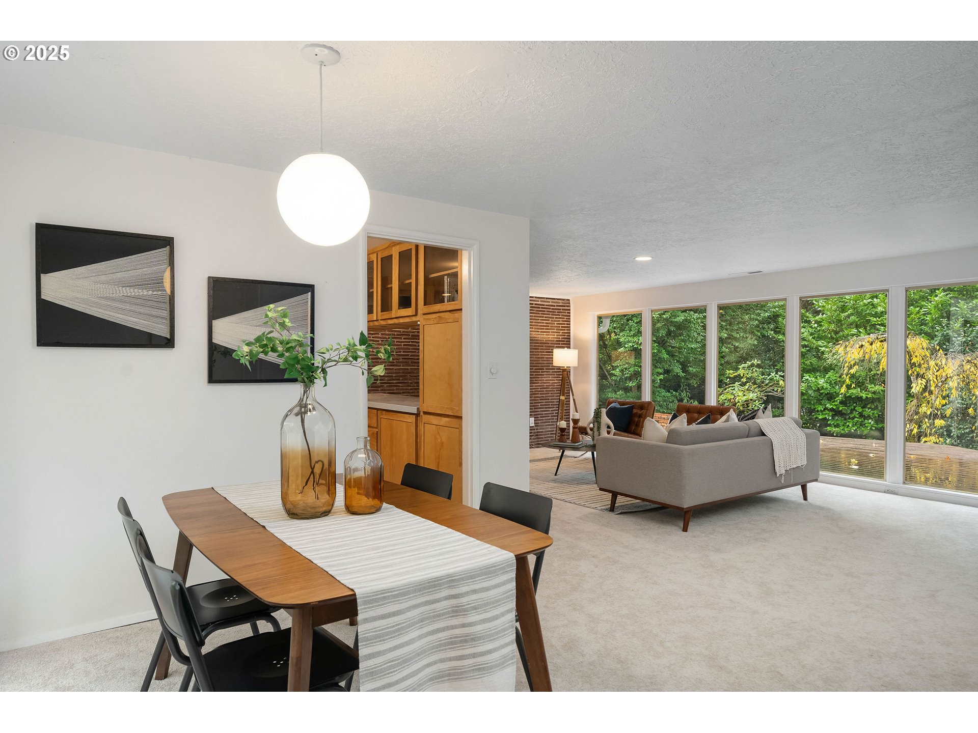 2818 Southwest Mitchell Court Portland, OR 97239 - Photo 6 of 37 Gallery Image 6