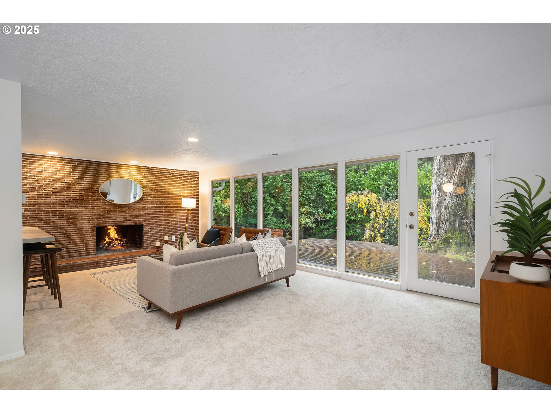 2818 Southwest Mitchell Court Portland, OR 97239 - Photo 7 of 37 Gallery Image 7