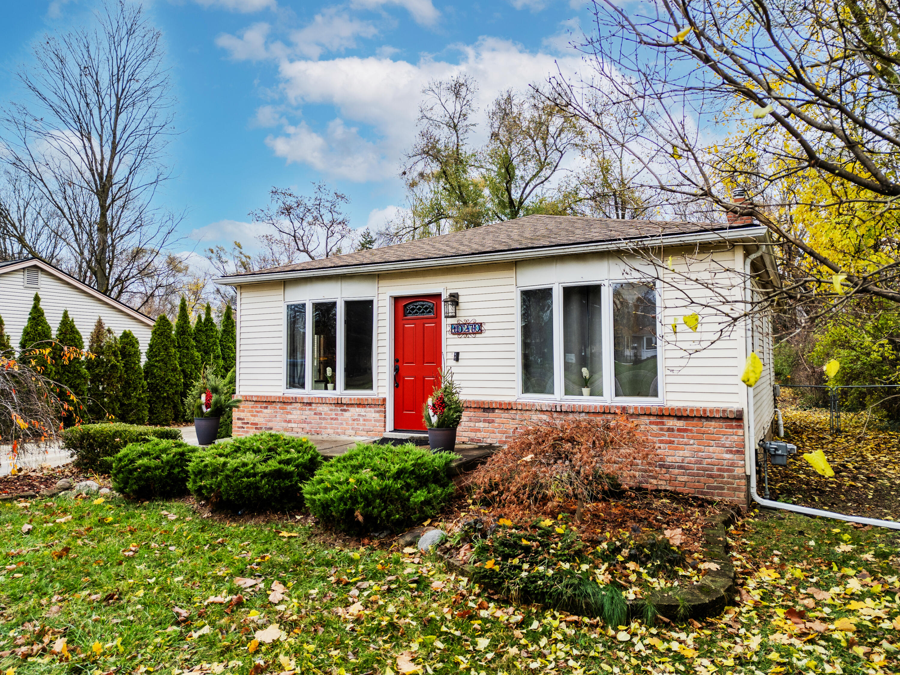 10270 Wayne Road Livonia, MI 48150 - Photo 1 of 50 Front of House