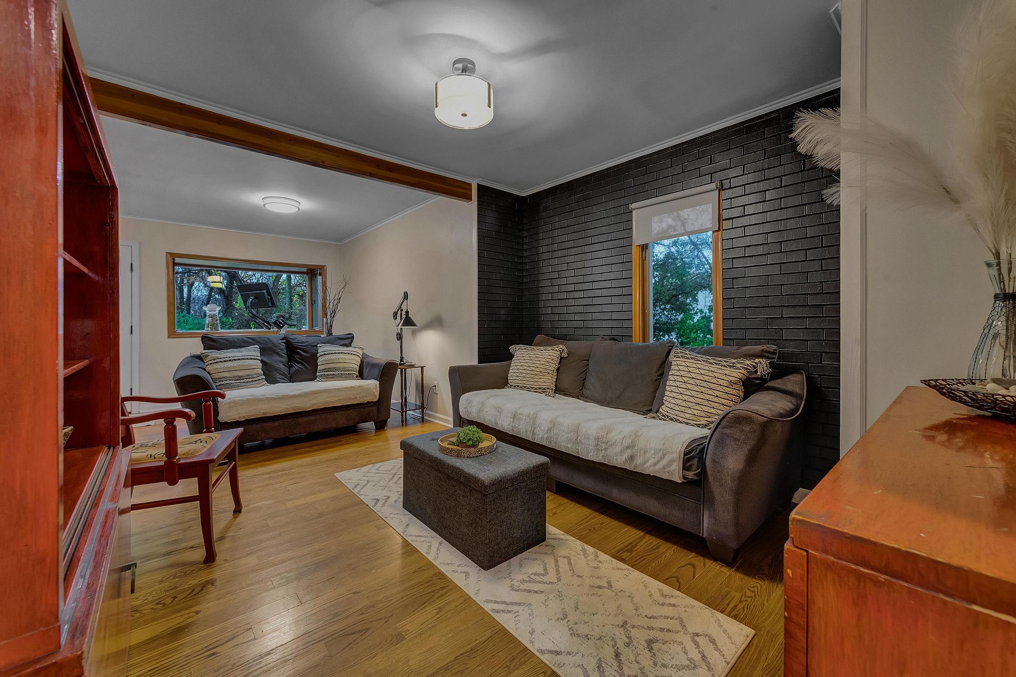 10270 Wayne Road Livonia, MI 48150 - Photo 21 of 50 living room