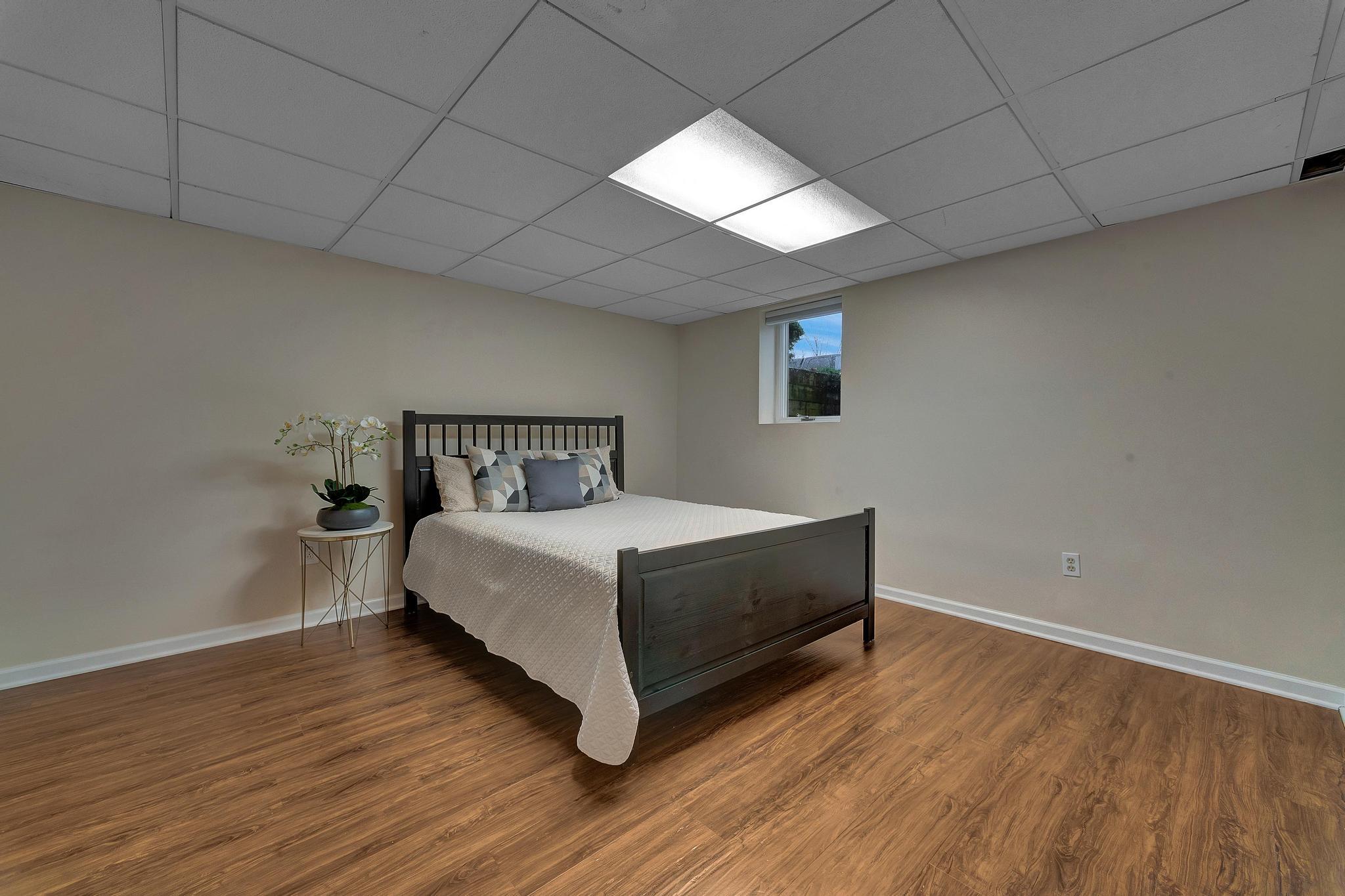 10270 Wayne Road Livonia, MI 48150 - Photo 28 of 50 large basement bedroom