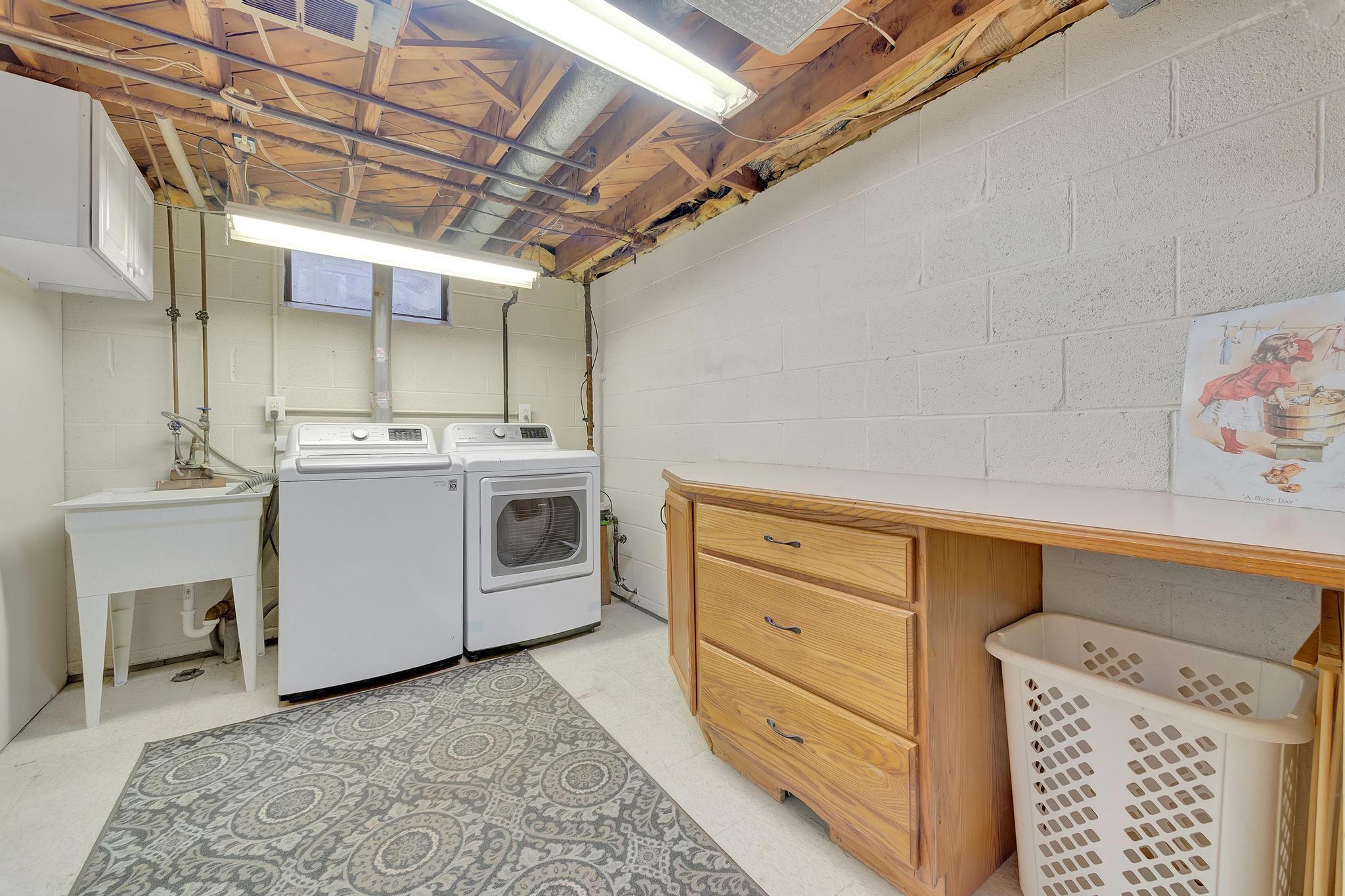 10270 Wayne Road Livonia, MI 48150 - Photo 33 of 50 laundry