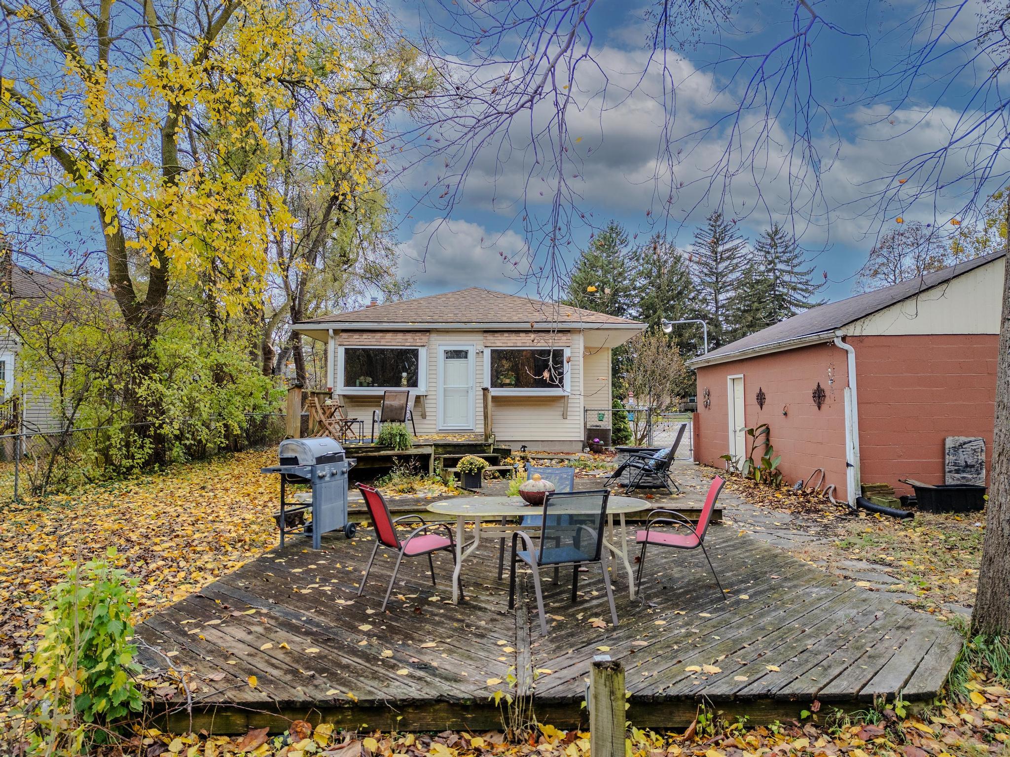 10270 Wayne Road Livonia, MI 48150 - Photo 36 of 50 lower deck