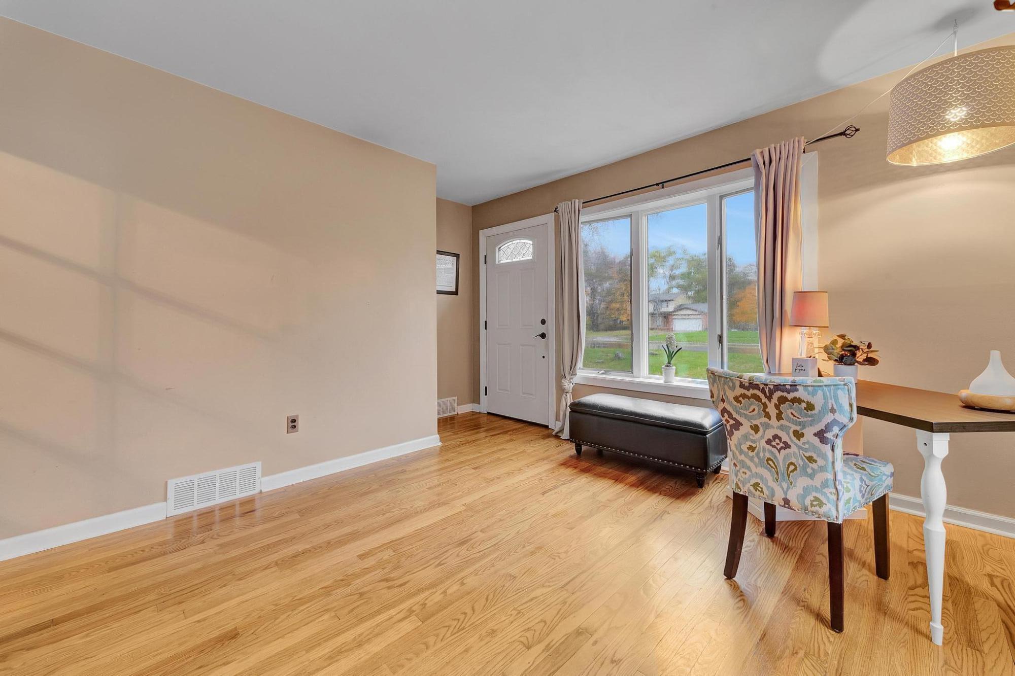 10270 Wayne Road Livonia, MI 48150 - Photo 5 of 50 front flex room 1