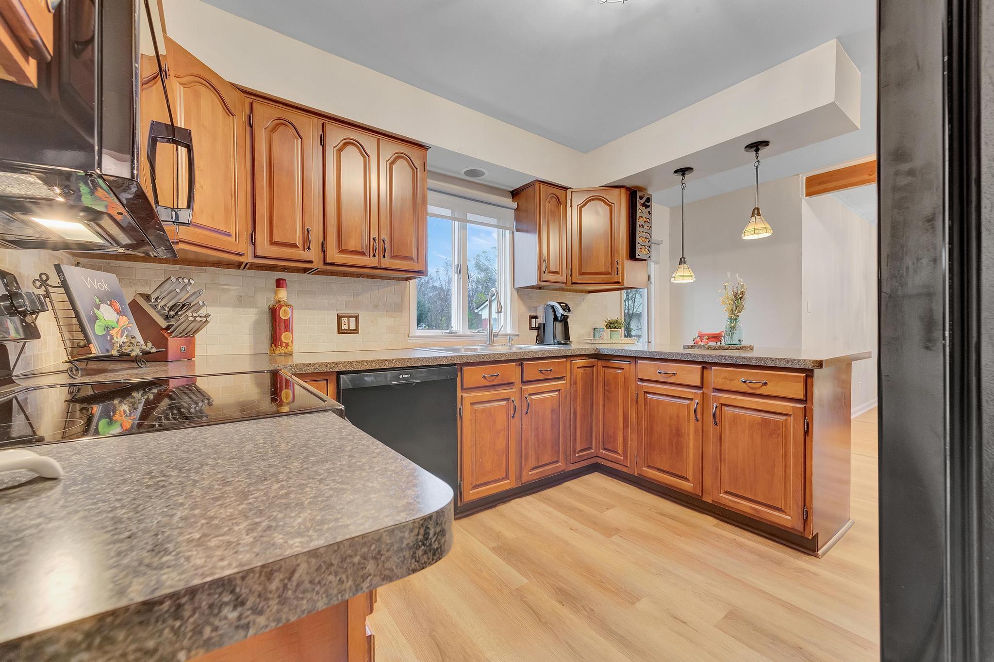 10270 Wayne Road Livonia, MI 48150 - Photo 9 of 50 kitchen 1