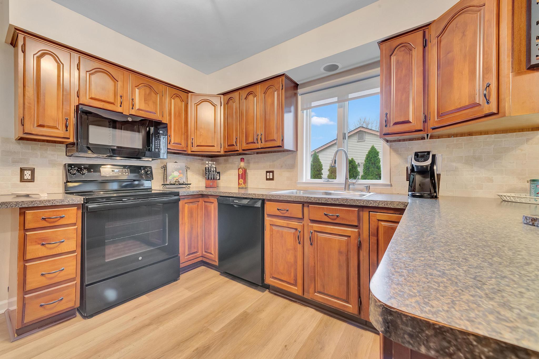 10270 Wayne Road Livonia, MI 48150 - Photo 10 of 50 kitchen 4