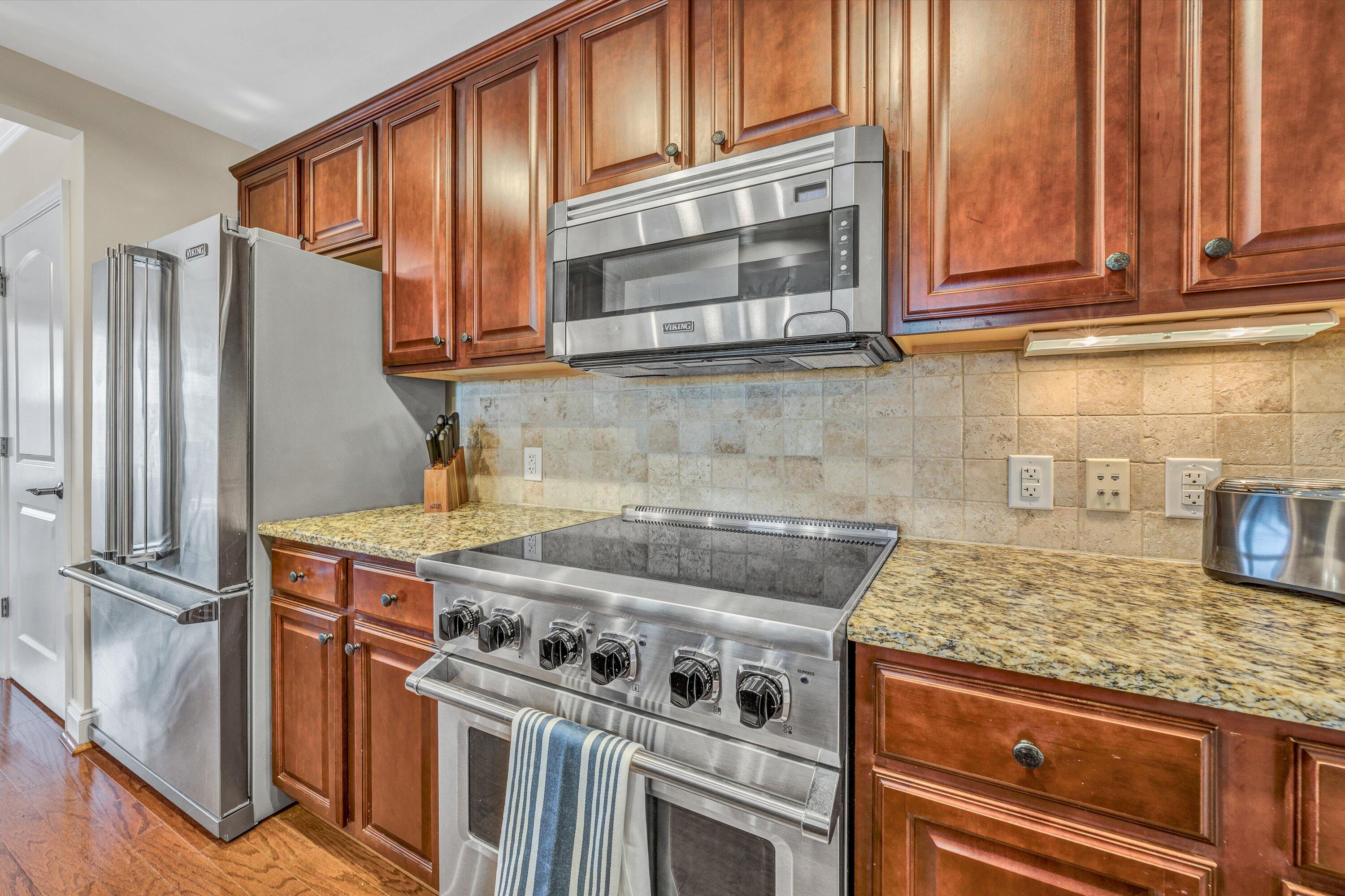 100 Bridgewater Pointe Place, Unit 401 Moneta, VA 24121 - Photo 12 of 39 100 Bridgewater Pointe Place #401 (9)