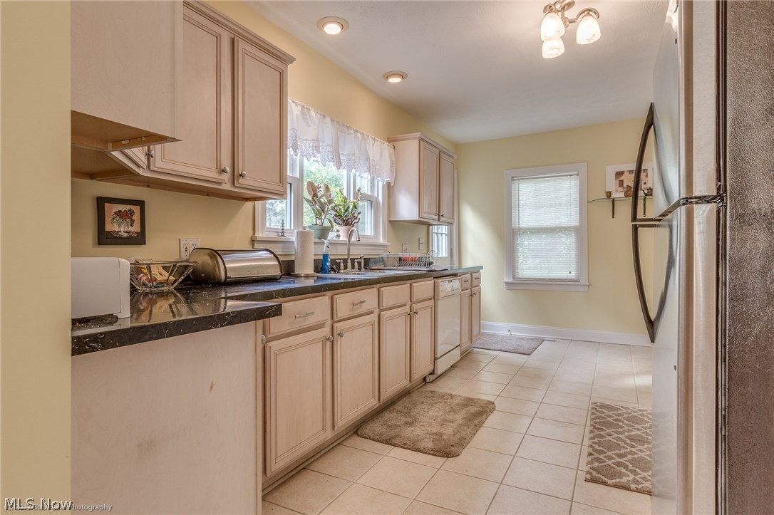 3111 Huntington Road Cleveland, OH 44120 - Photo 11 of 28