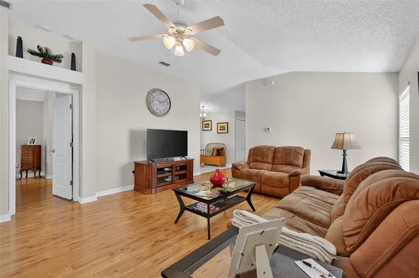 $325,000 | 3022 Andover Court, Mount Dora, FL 32757