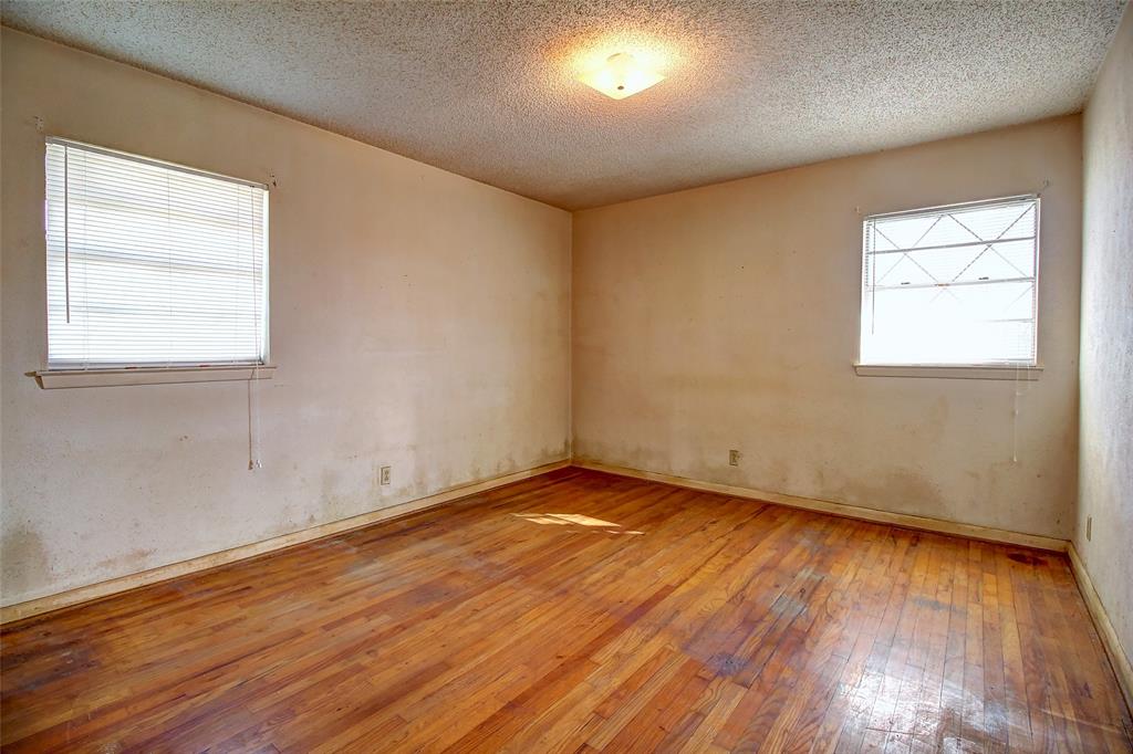 512 North Sherley Road Anna, TX 75409 - Photo 10 of 20 an empty room with wooden floor and windows