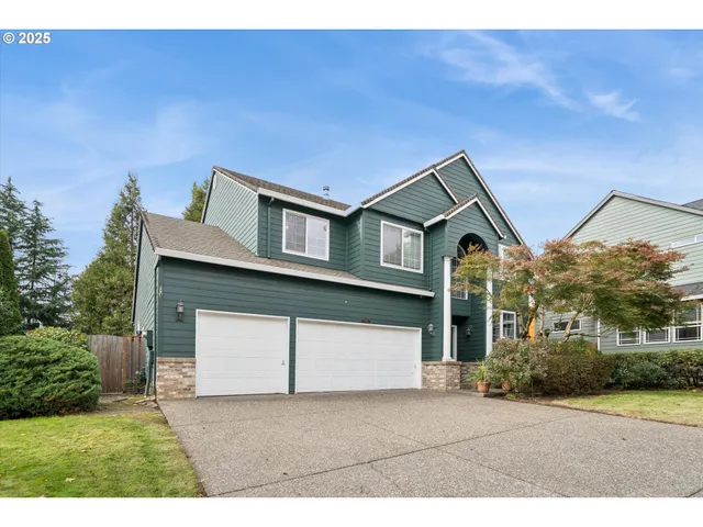a front view of house with yard