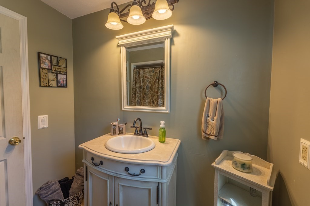 55 Barefoot Hill Road Sharon, MA 02067 - Photo 15 of 27 Gallery Image 15