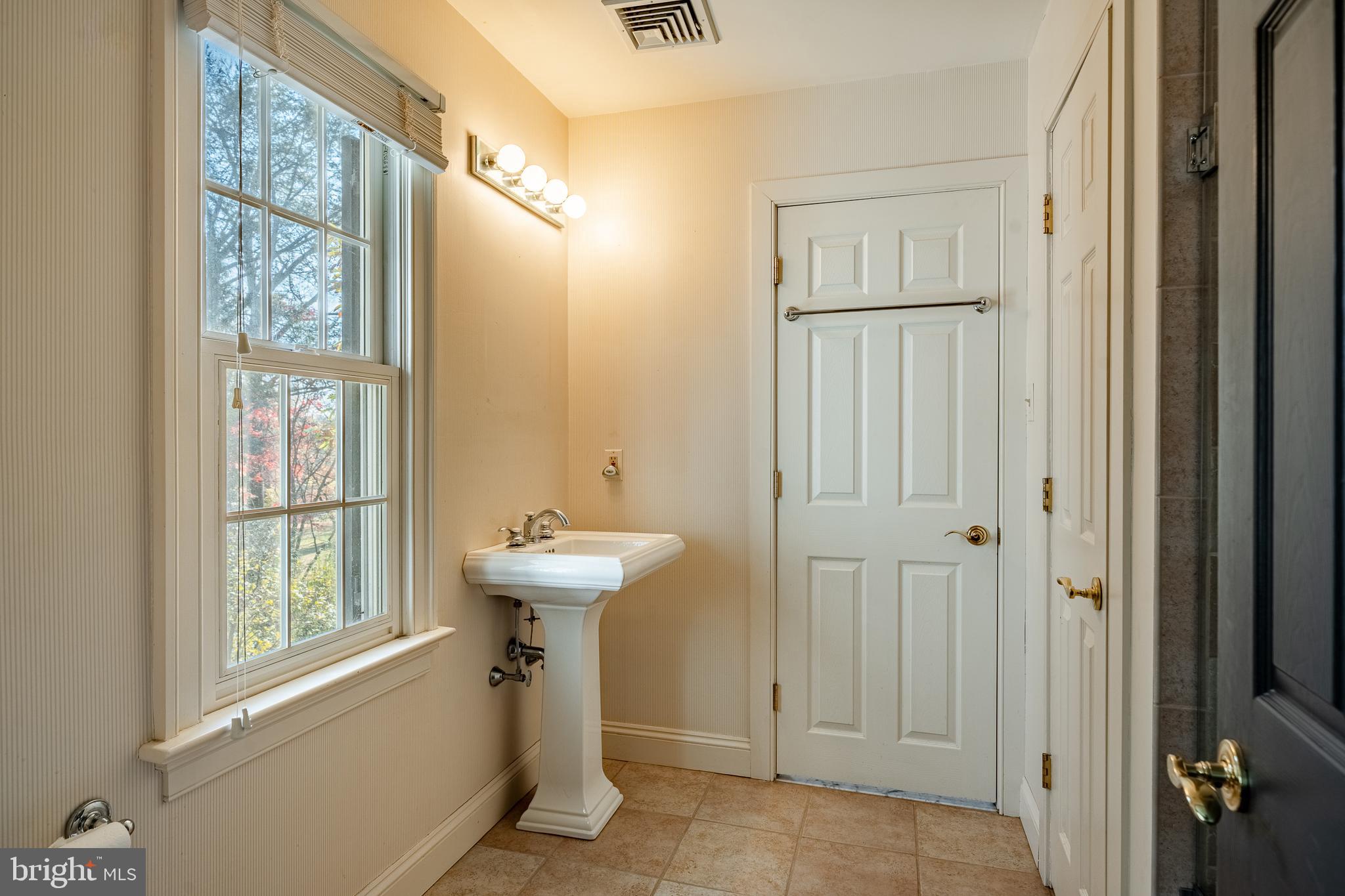 124 Center Mill Road Chadds Ford, PA 19317 - Photo 43 of 73 Jack and Jill Bathroom for Bedrooms 2 and 3