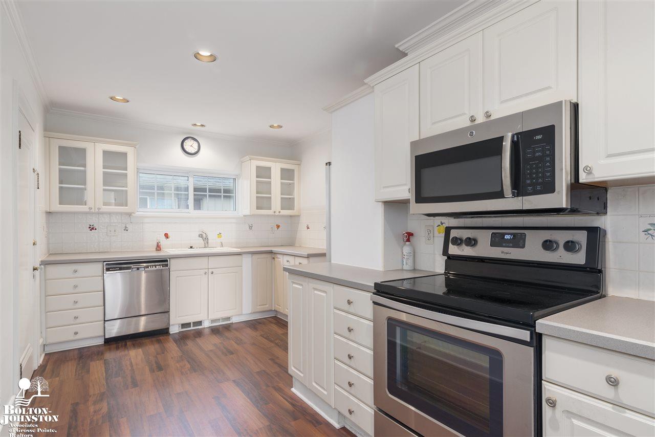927 Harcourt Road Grosse Pointe, MI 48230 - Photo 9 of 18