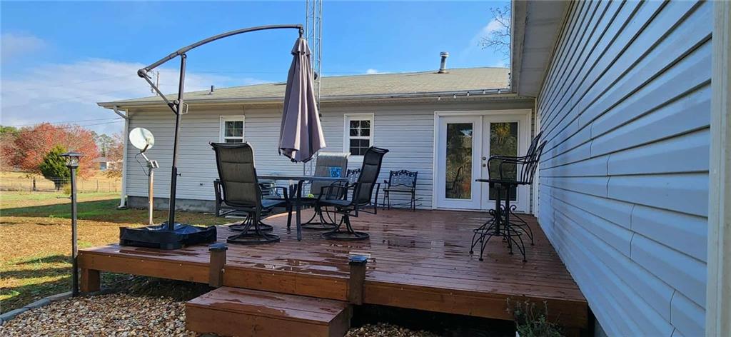 246 Defoor Road Resaca, GA 30735 - Photo 13 of 35 a view of a patio with table and chairs