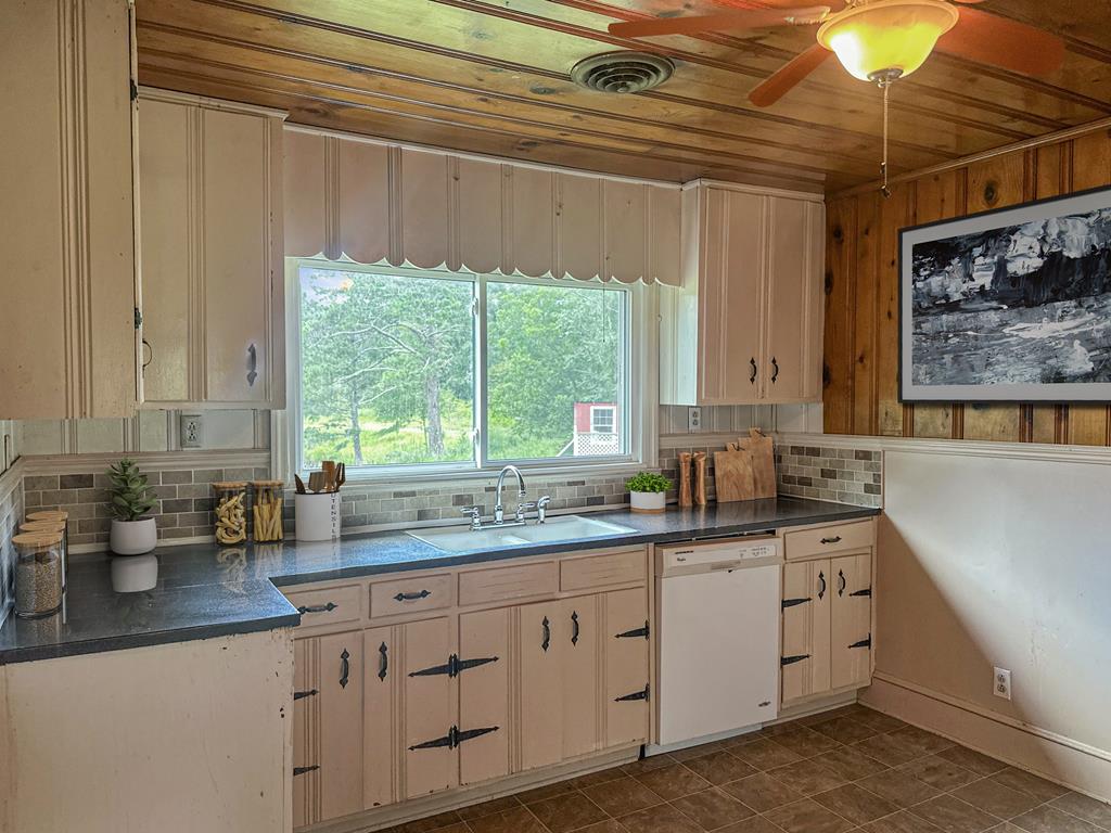 3943 Tommy Lee Cook Road Newnan, GA 30263 - Photo 10 of 35 Gallery Image 10