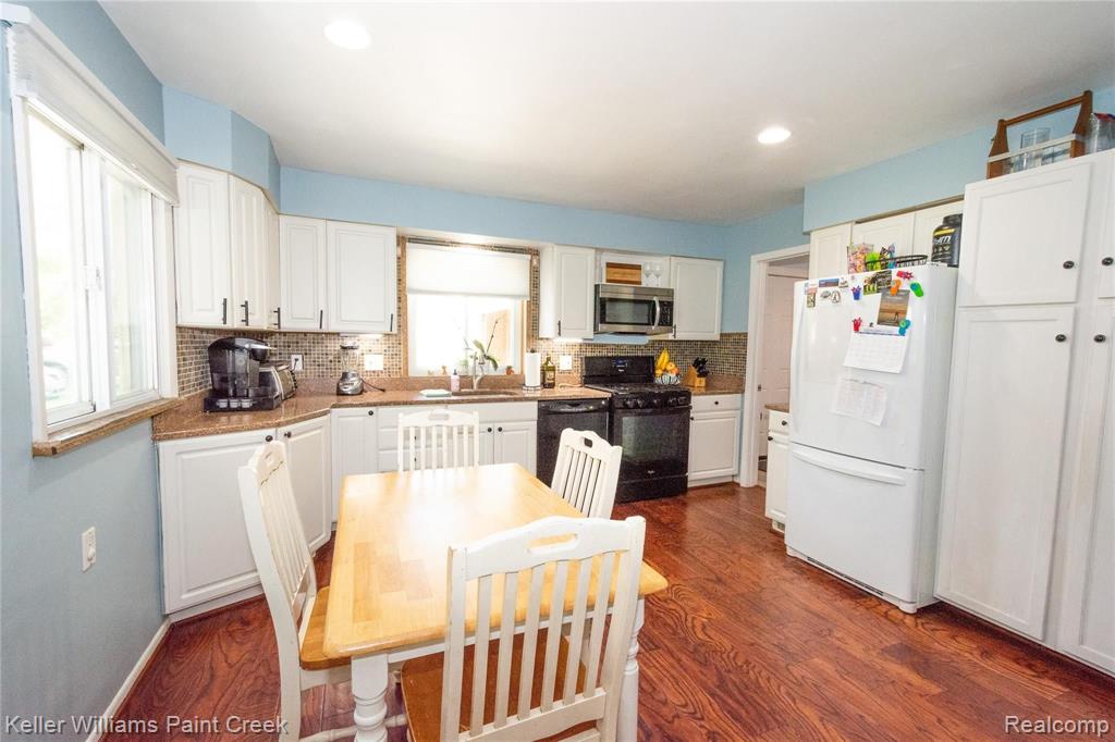 3171 Hessel Avenue Rochester Hills, MI 48307 - Photo 4 of 21