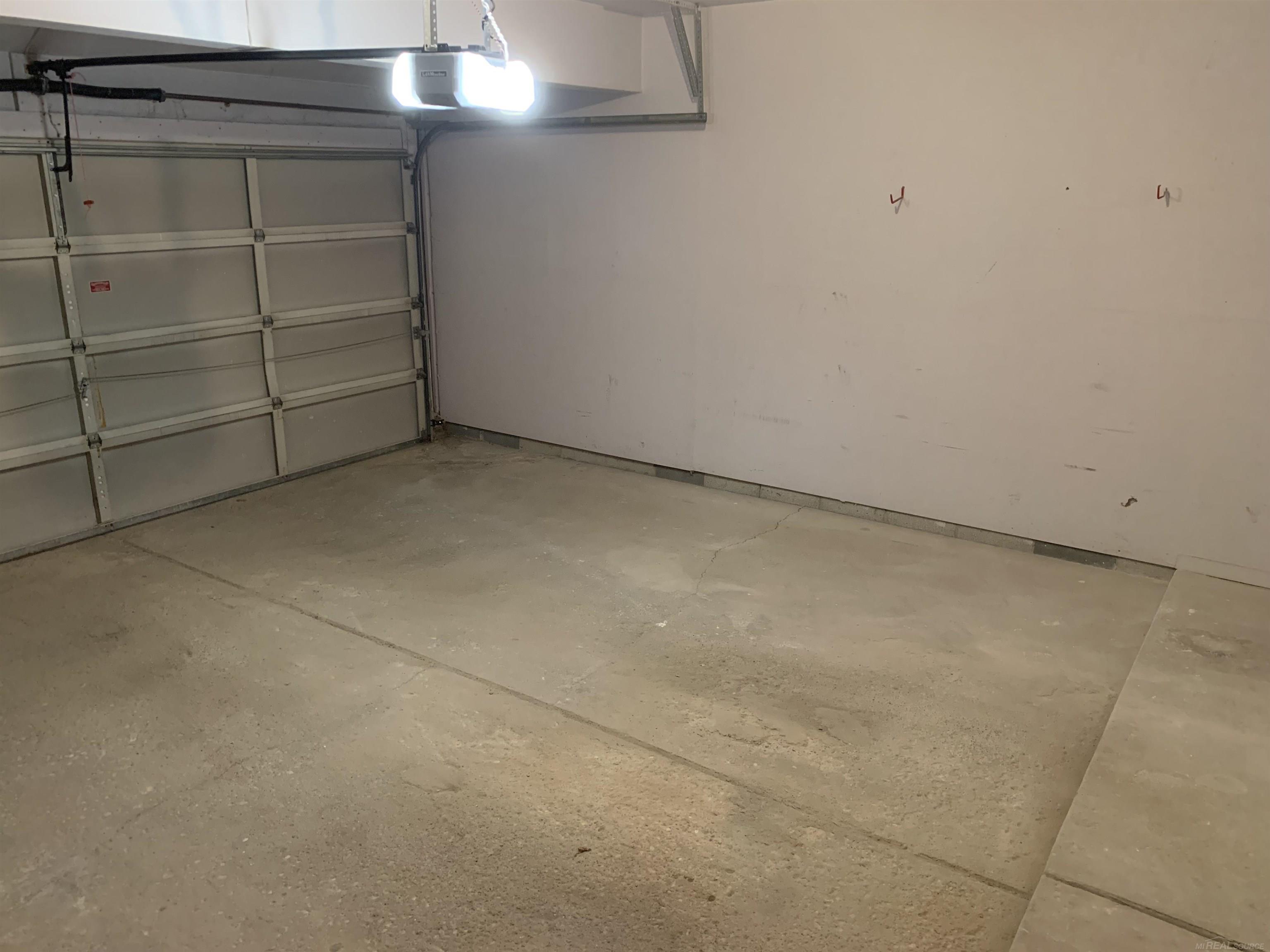 616 Ashley Circle East Rochester, MI 48307 - Photo 31 of 37 50166757-e446d1d3-b8d2-4c7a-bfbe-8c5fbb7acbda.JPG