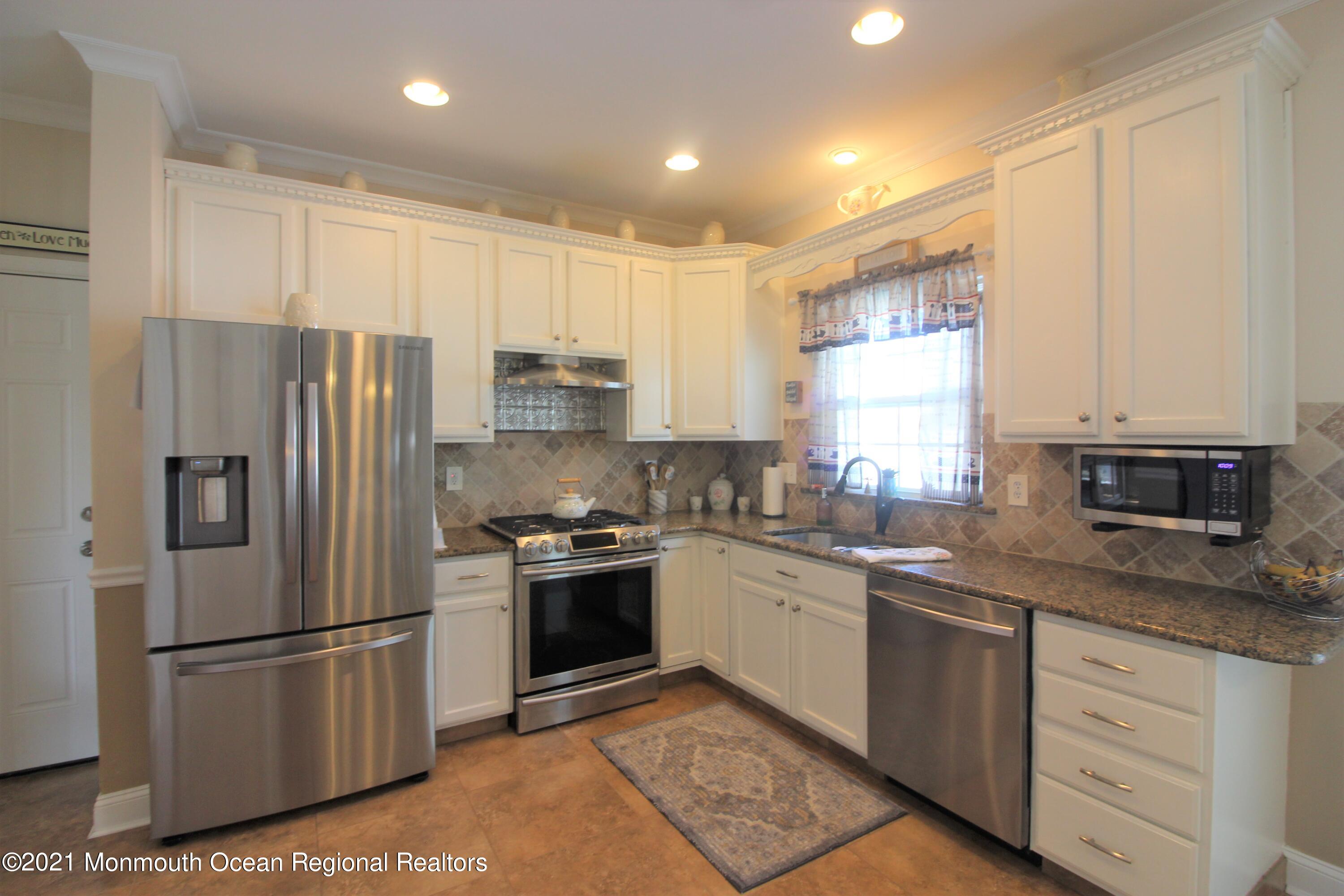 24 Tupelo Road Bayville, NJ 08721 - Photo 6 of 25 IMG_4754 (2)