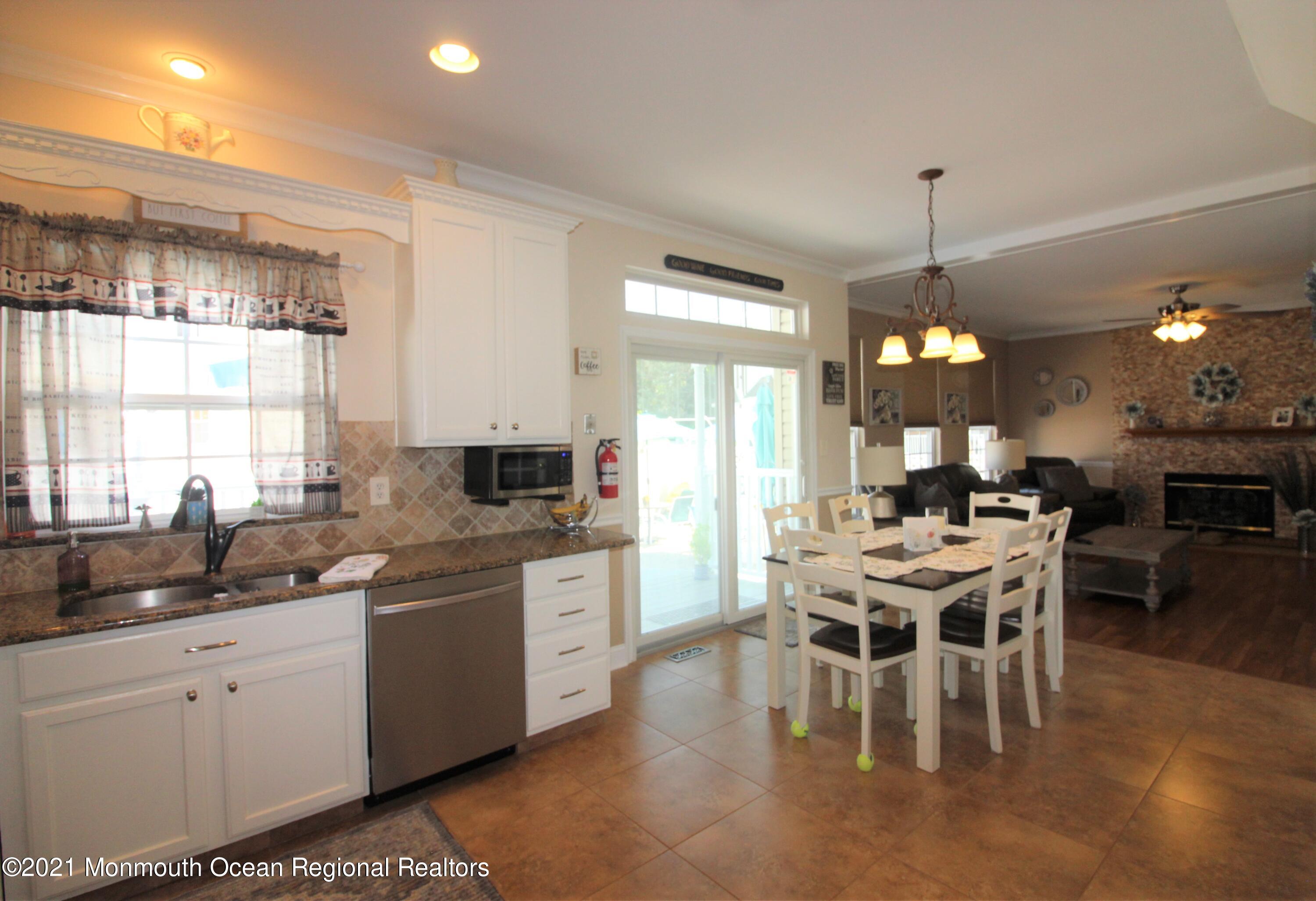 24 Tupelo Road Bayville, NJ 08721 - Photo 8 of 25 IMG_4752 (2)