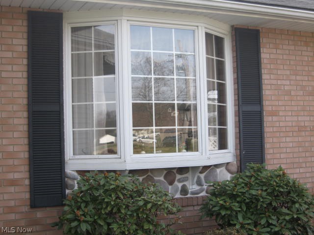 2510 Killian Road Uniontown, OH 44685 - Photo 7 of 27 BAY WINDOW IN LIVING ROOM - - - - - - - NOTICE THE STONE WORK BELOW THE WINDOW - - - -