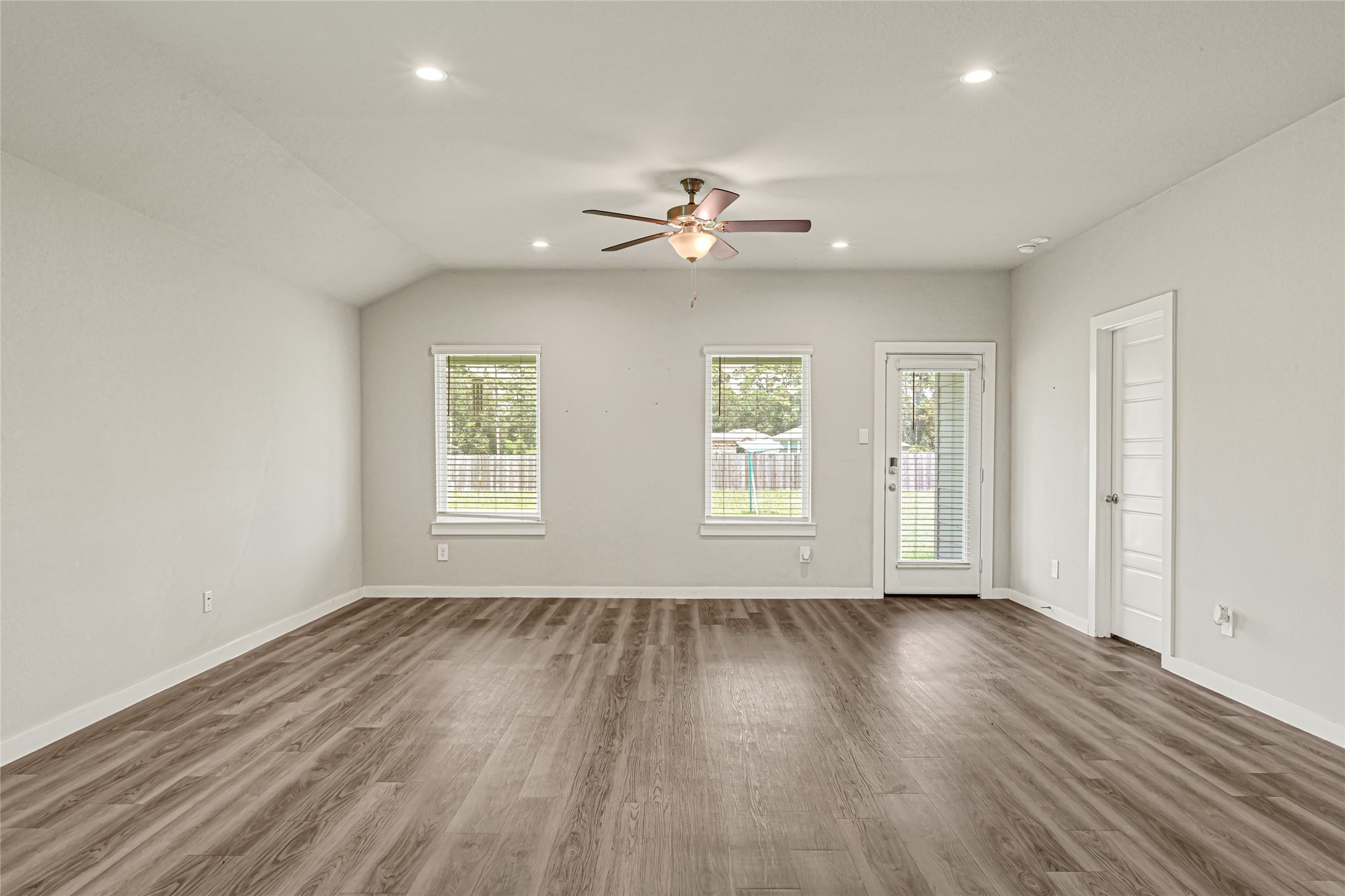 230 Alder Loop Anahuac, TX 77514 - Photo 10 of 21 Gallery Image 10