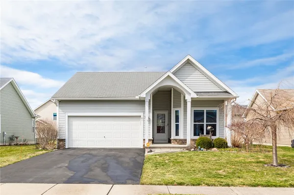$299,900 | 81 Falkirk Place, Greece, NY 14612
