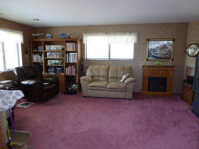9535 Blackwell Road Central Point, OR 97502 - Photo 8 of 26 Den off living room.