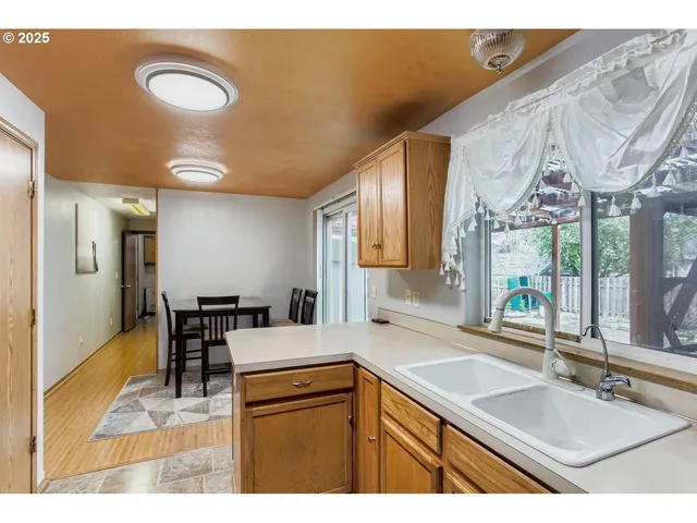 $465,000 | 9827 North Ivanhoe Street, Portland, OR 97203