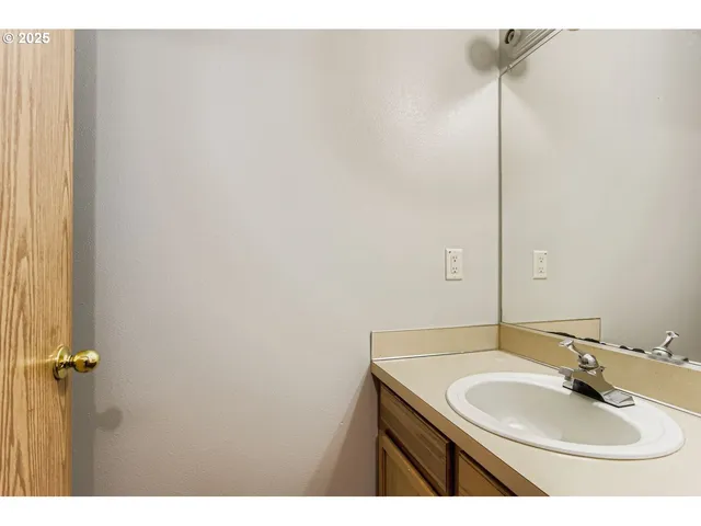 $465,000 | 9827 North Ivanhoe Street, Portland, OR 97203