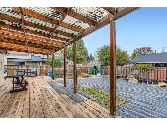 $465,000 | 9827 North Ivanhoe Street, Portland, OR 97203