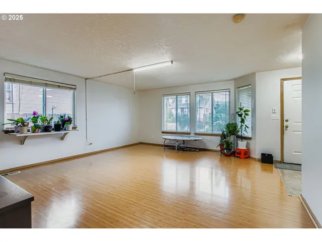 $465,000 | 9827 North Ivanhoe Street, Portland, OR 97203