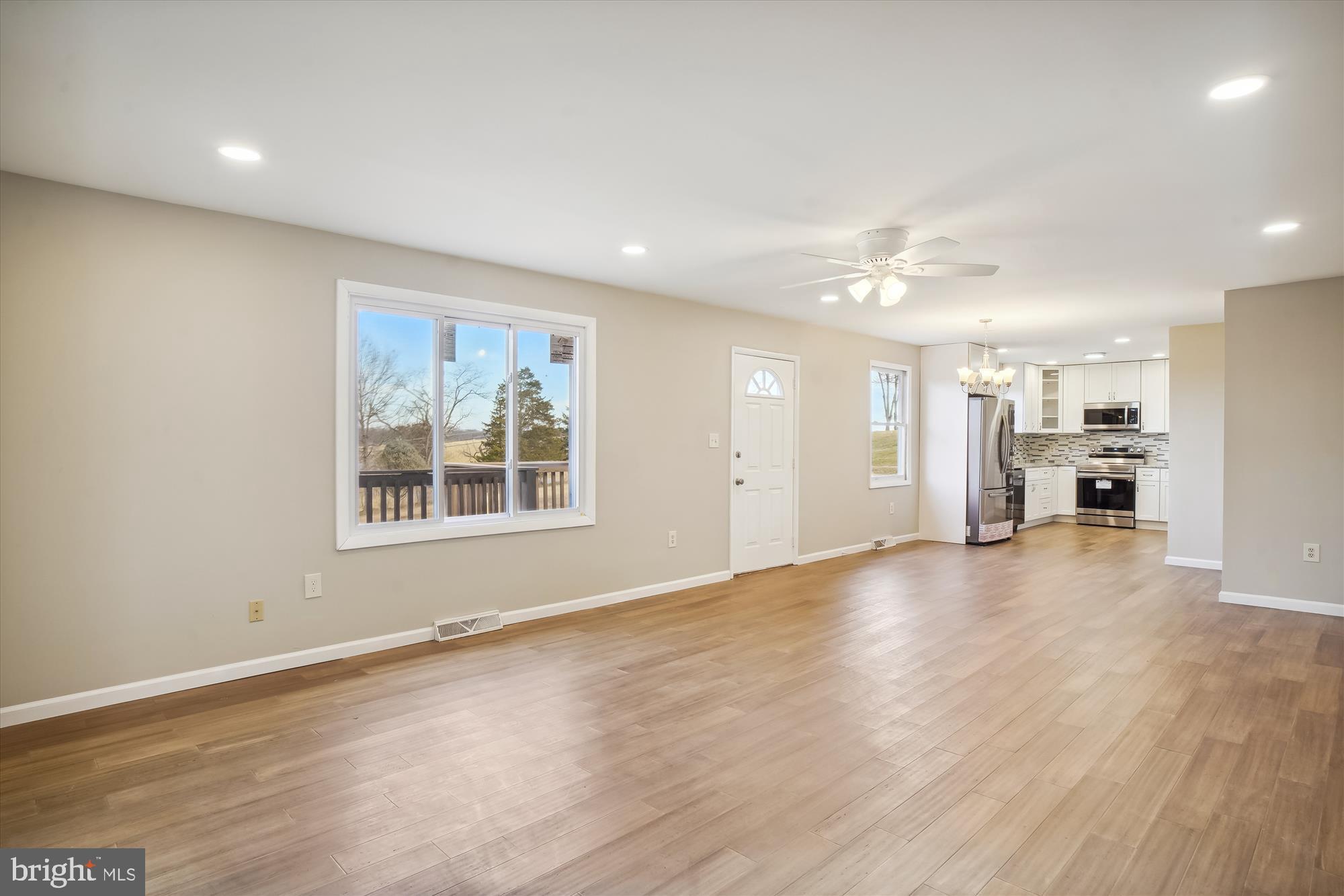 13938 Gossard Mill Road Hagerstown, MD 21740 - Photo 3 of 35 Living area