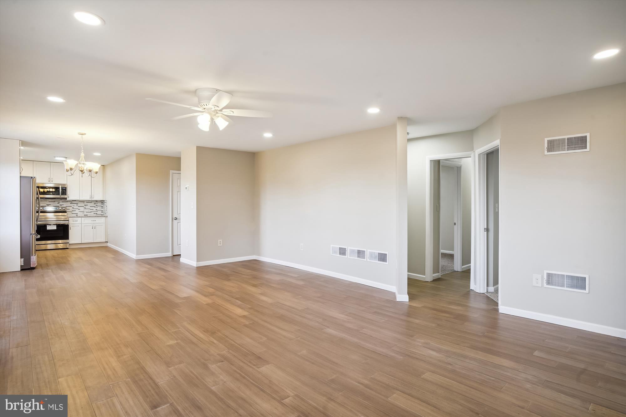 13938 Gossard Mill Road Hagerstown, MD 21740 - Photo 4 of 35 Living area