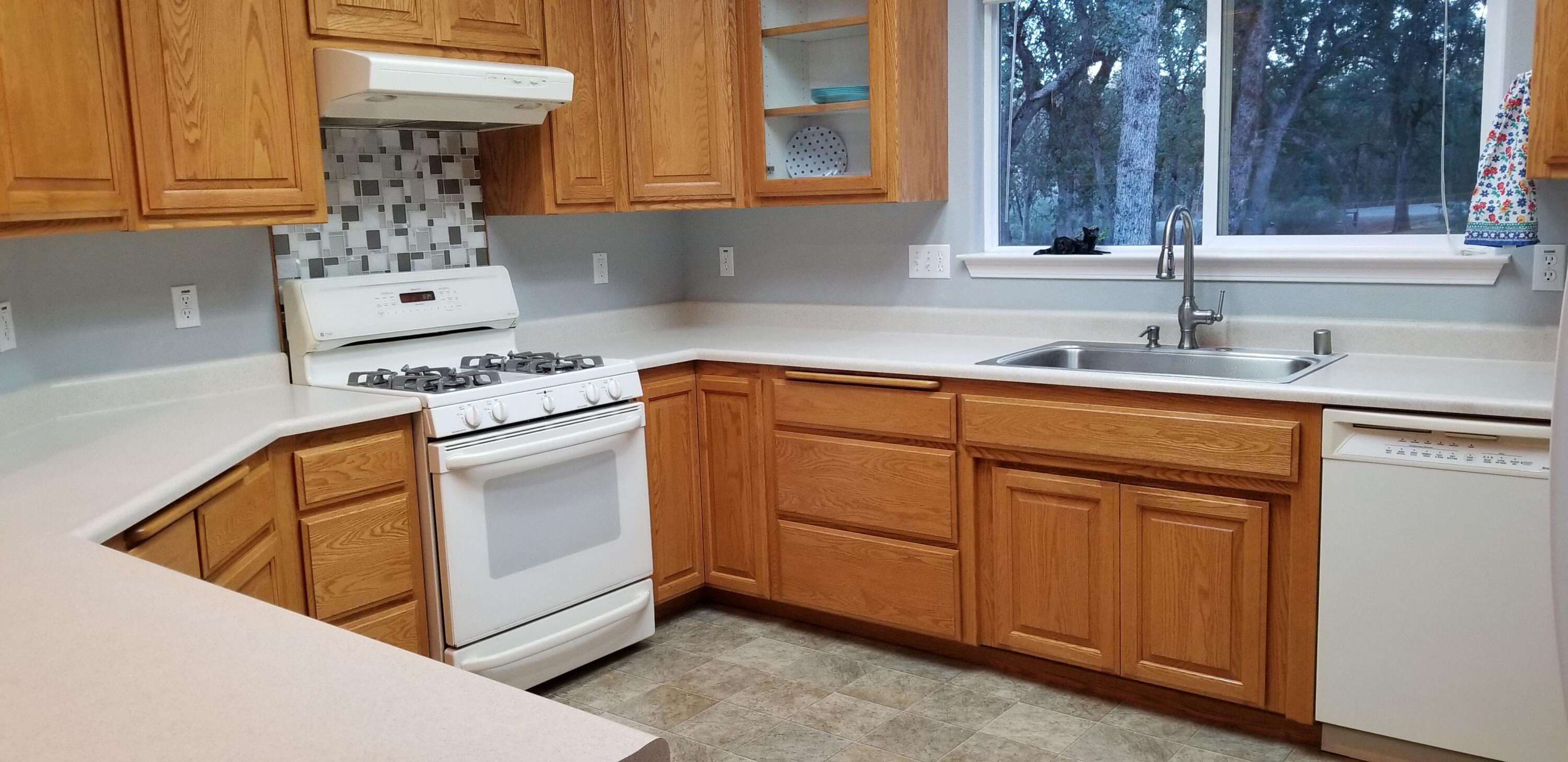 18900 Saddleback Ridge Road Cottonwood, CA 96022 - Photo 2 of 14 Kitchen