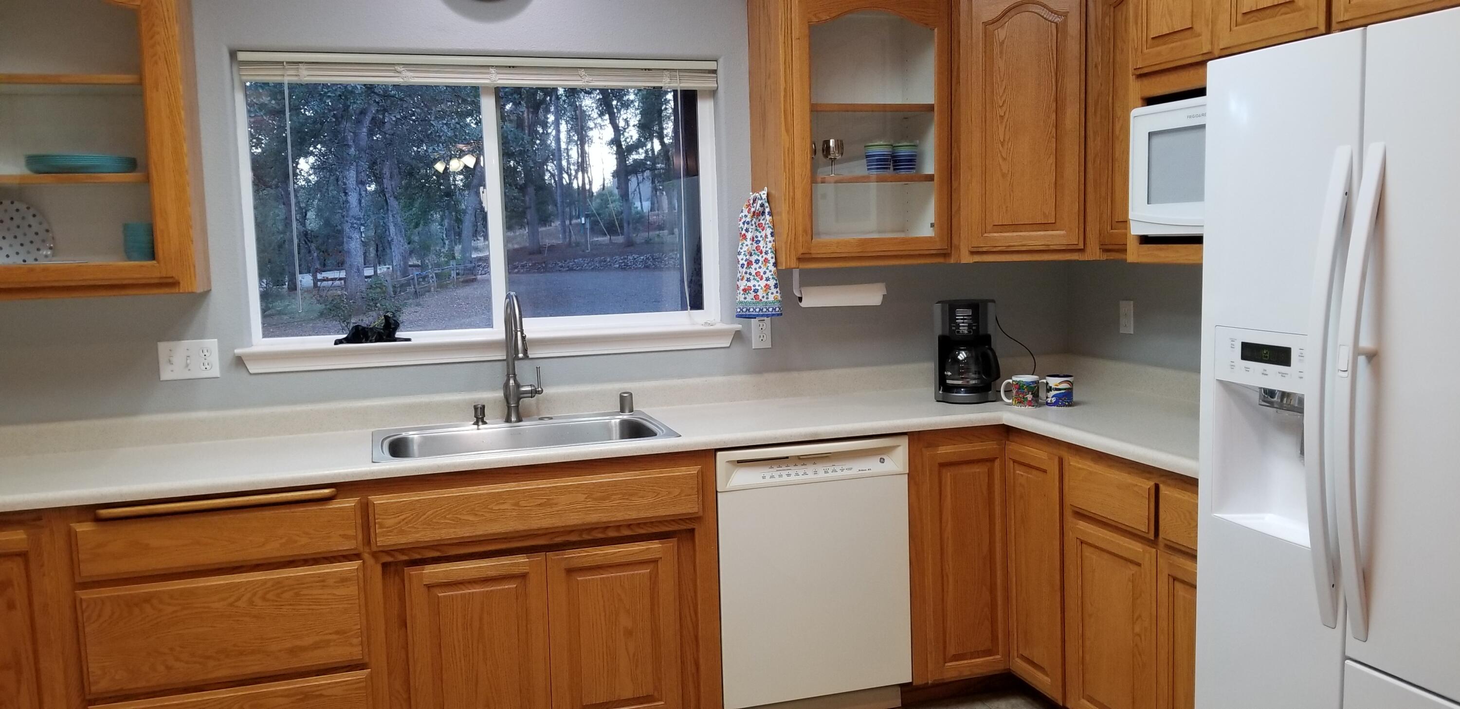18900 Saddleback Ridge Road Cottonwood, CA 96022 - Photo 3 of 14 Kitchen 2