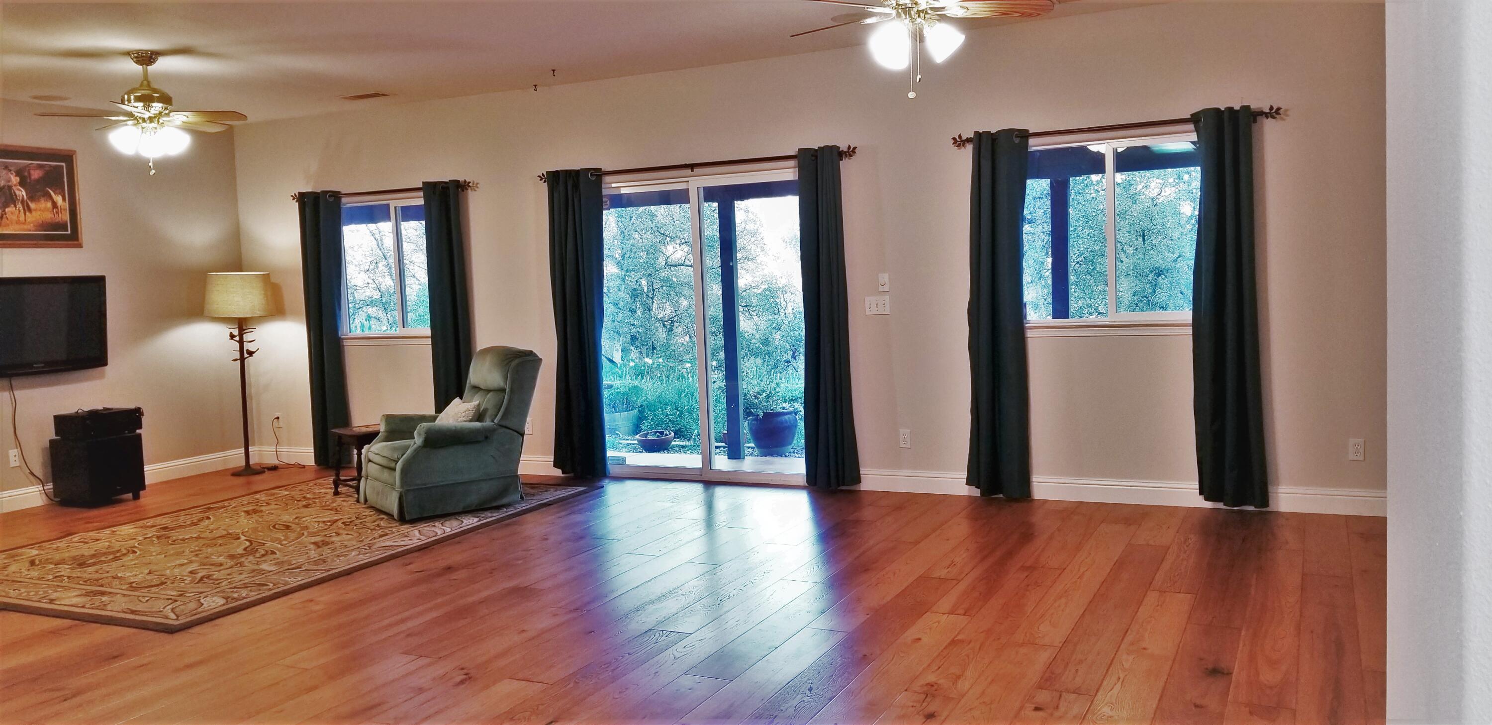 18900 Saddleback Ridge Road Cottonwood, CA 96022 - Photo 5 of 14 Dining Area