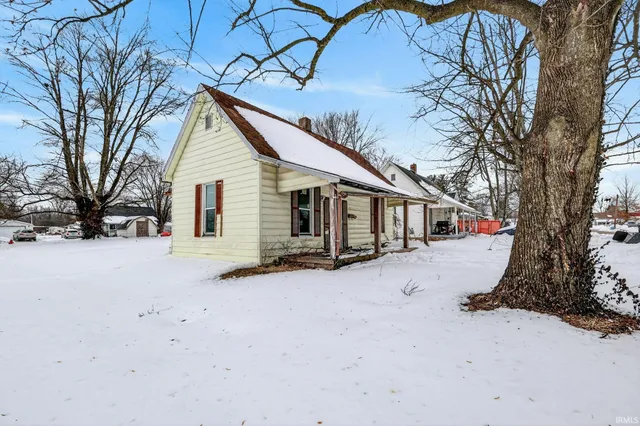 $34,900 | 610 4th Street Northwest, Linton, IN 47441