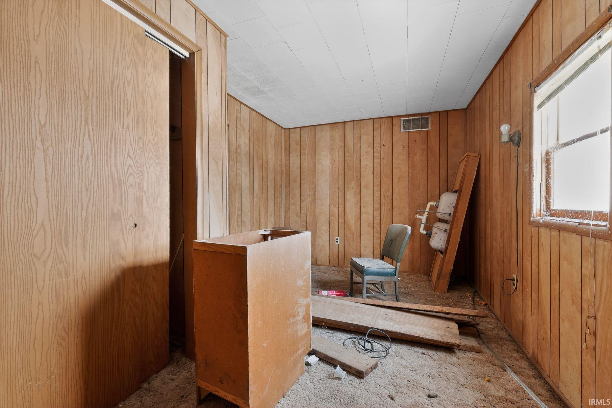 610 4th Street Northwest Linton, IN 47441 - Photo 4 of 15