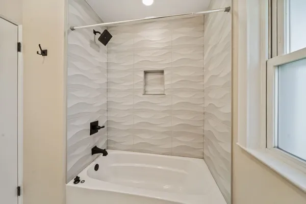 $2,800 | 22W144 Marston Avenue, Glen Ellyn, IL 60137