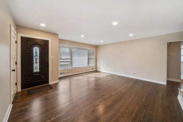 $2,800 | 22W144 Marston Avenue, Glen Ellyn, IL 60137