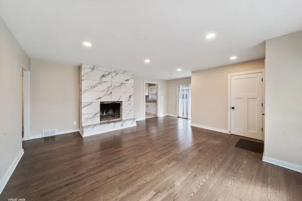 $2,800 | 22W144 Marston Avenue, Glen Ellyn, IL 60137