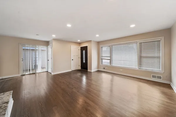 $2,800 | 22W144 Marston Avenue, Glen Ellyn, IL 60137