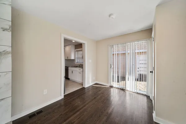 $2,800 | 22W144 Marston Avenue, Glen Ellyn, IL 60137