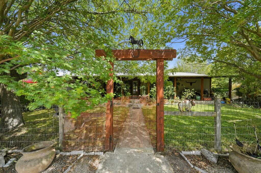 201 Sierra Road Kerrville, TX 78028 - Photo 6 of 69 Gallery Image 6