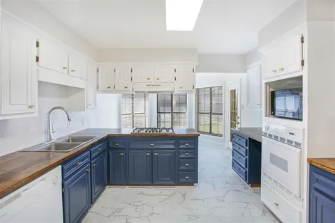 $300,000 | 4512 East Quail Hollow Drive, Lake Charles, LA 70605