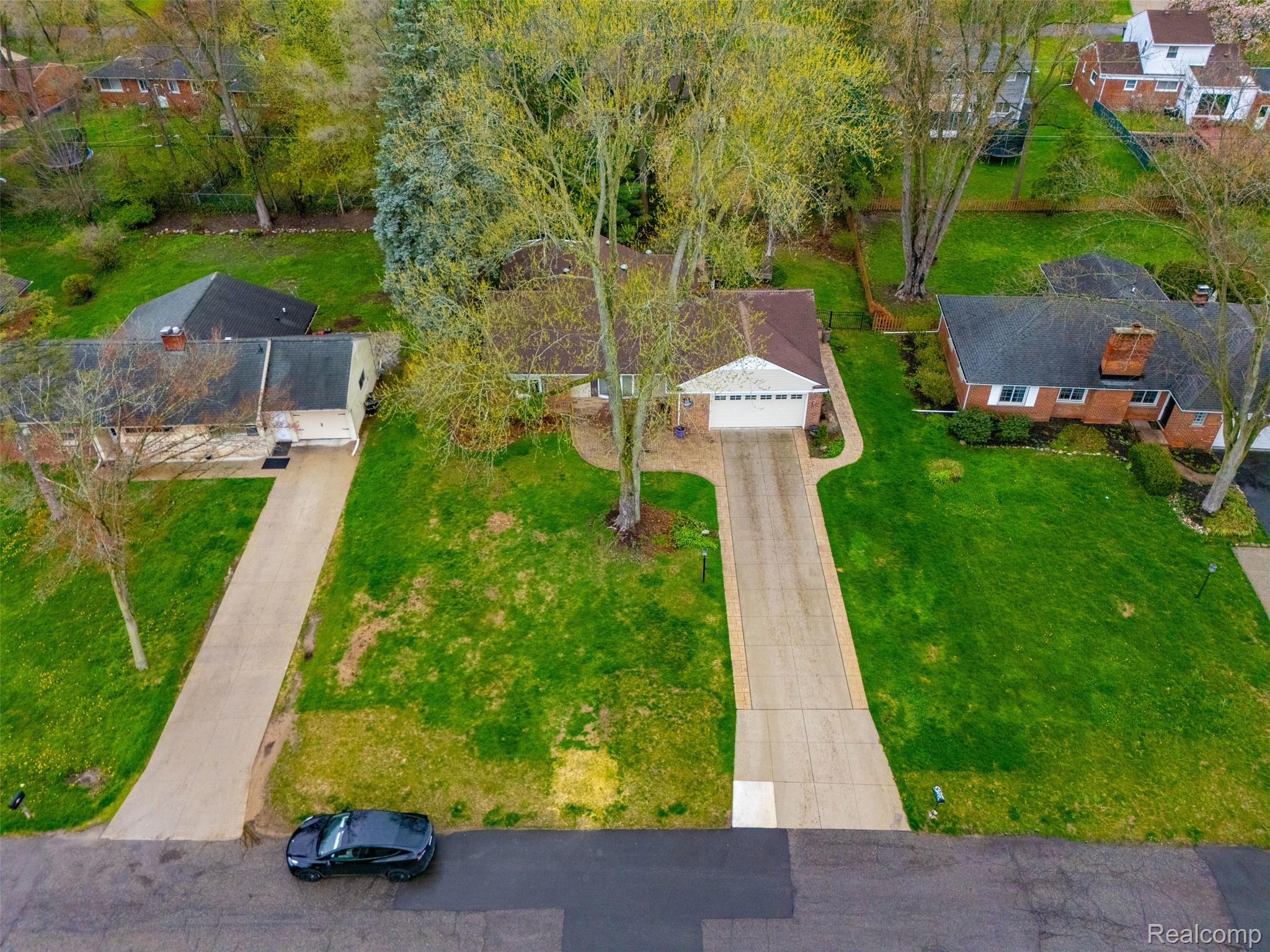 2210 Lancaster Road Bloomfield Hills, MI 48302 - Photo 32 of 35 Drone / aerial view