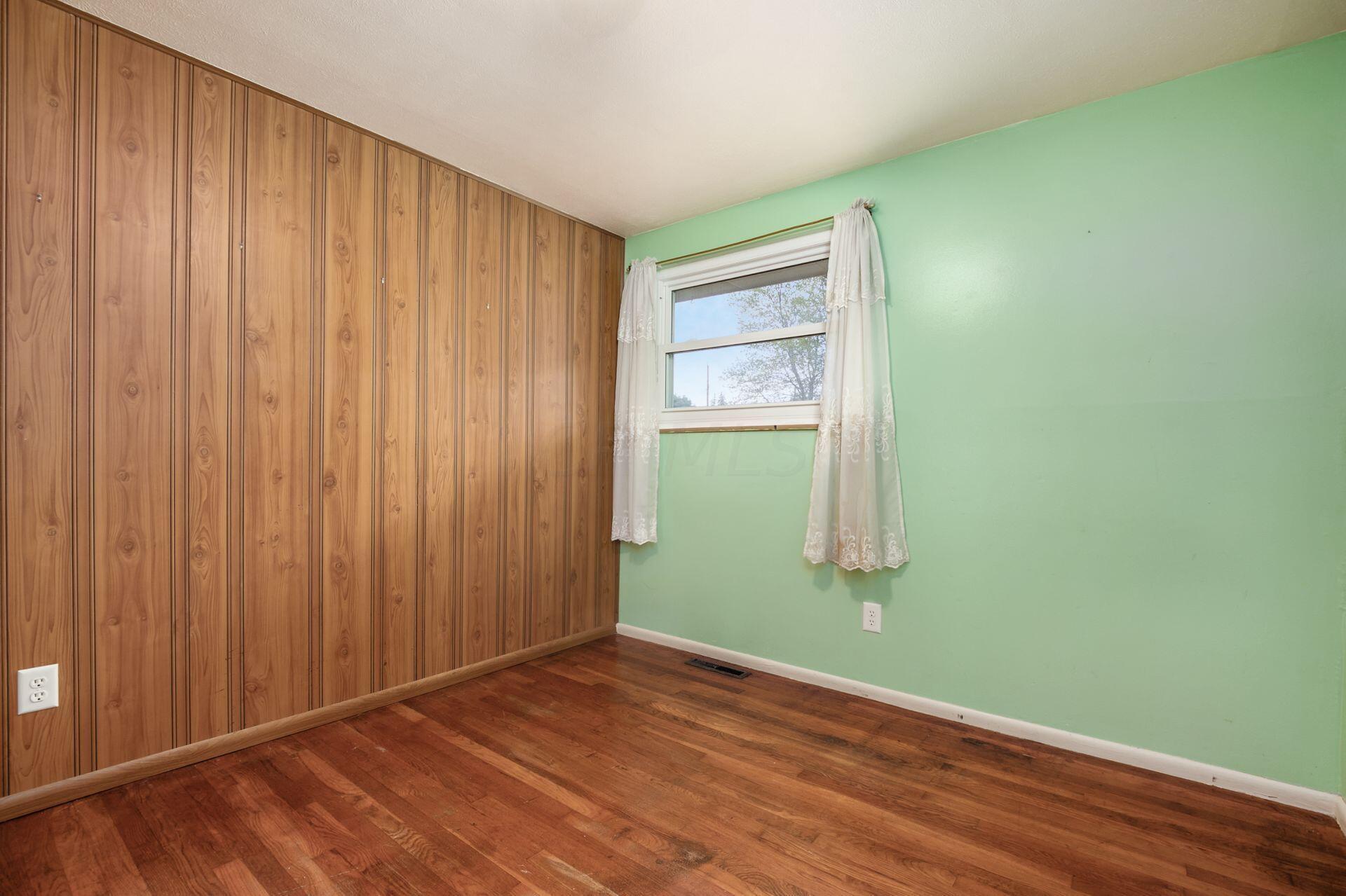 3909 Harwood Road Columbus, OH 43228 - Photo 12 of 22 015_ Rd Columbus OH 43228 USA